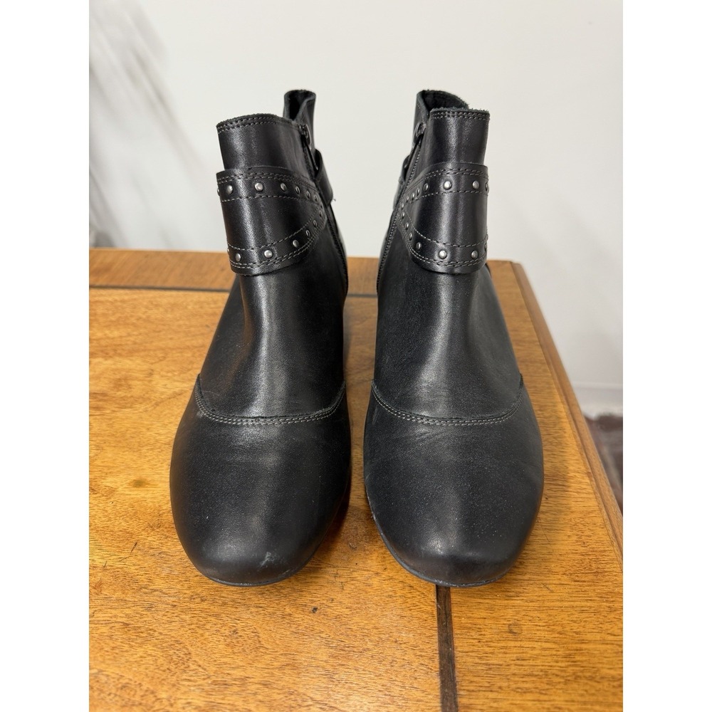 Taos Women's Size 9.5 M Ultimo Black Leather‎ Ankle Boots Studded Inside Zip - Picture 3 of 6